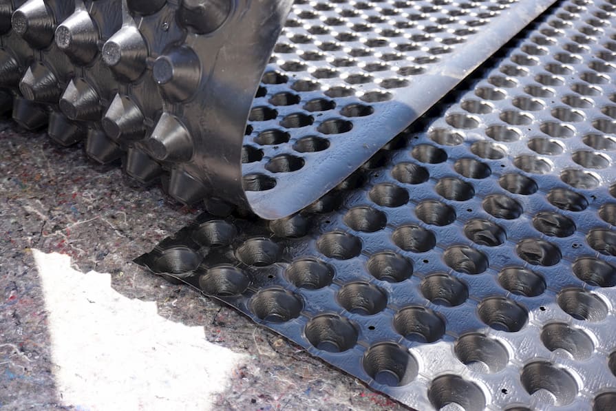 Pokládka nopové folie s přesahem nopů přes sebe