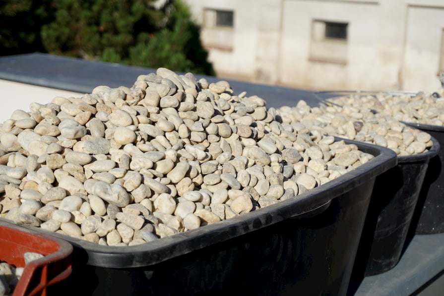 Příprava materiálu pro výsadbu extenzivní zelené střechy