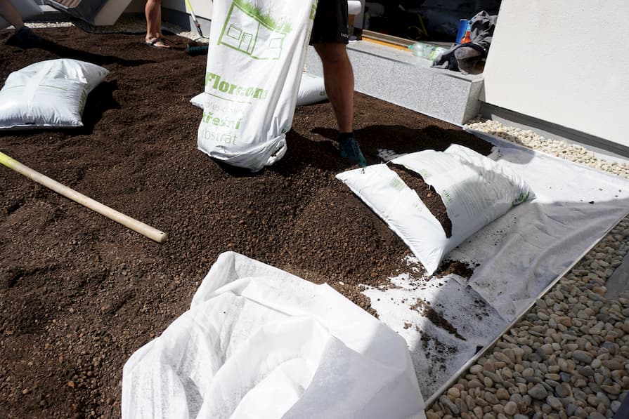 Příprava a pokládka extenzivního střešního substrátu