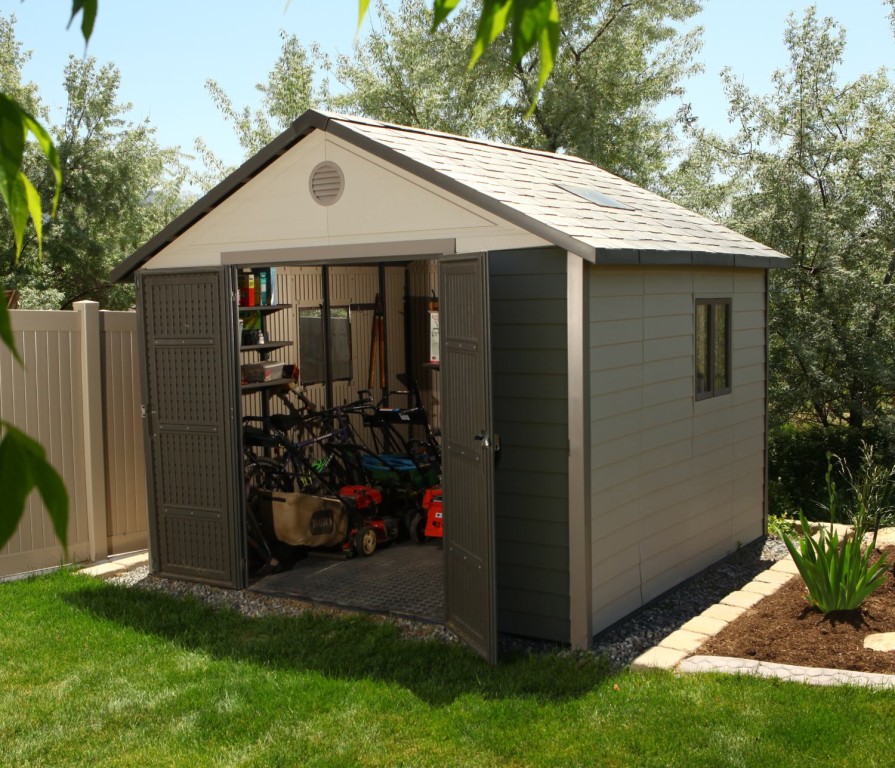 Zahradní domek postavený na zahradě