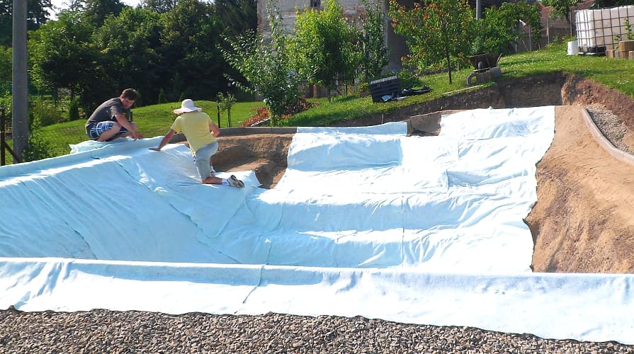 Geotextilie pod jezírko