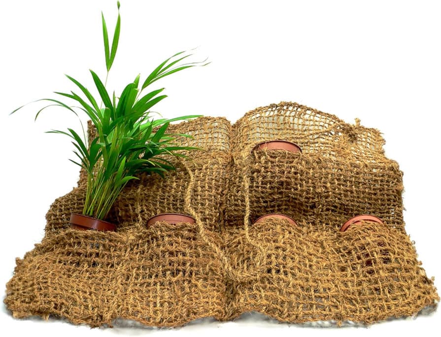 "Kapsy" z kokosové sítě pro květináče s rostlinami