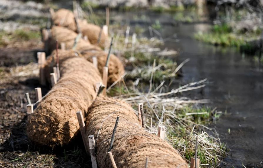Kokosové válce využití pro zpevnění břehu