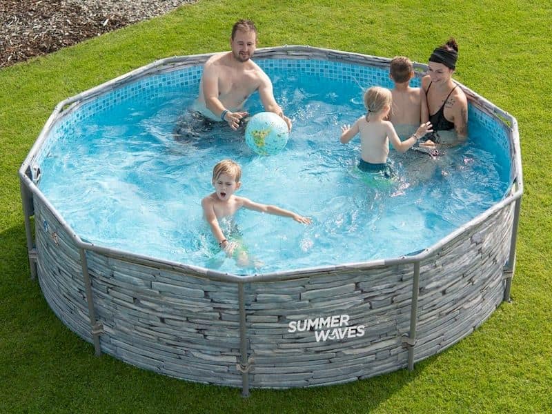 Nadzemní bazén Elite Active Frame s dětmi