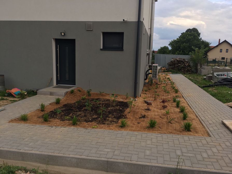 Protierozní rohož Geomat K-J na záhonech